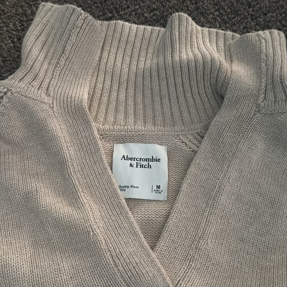 Abercrombie v-neck sweater. Tan. Size M. - Picture 2 of 3